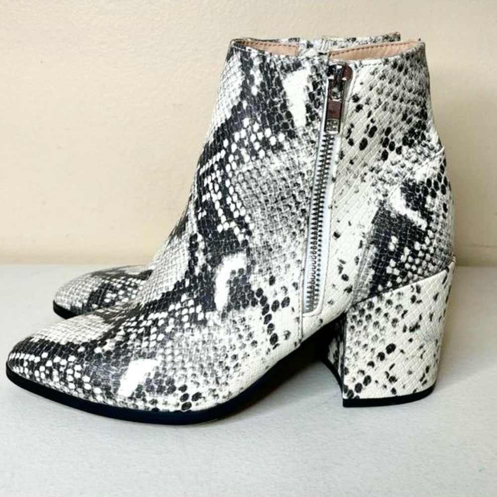 Steve Madden Josephine Vegan Leather Snake Print Ankle Boots Women’s size 7M